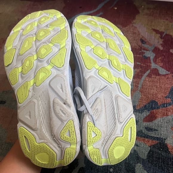 Hoka One One Clifton Size 9 (LIKE NEW) - Picture 4 of 5